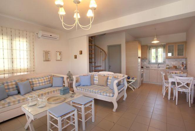 Aeolia Villas Karystos  Pokoj fotografie